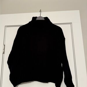 DAVI & DANI Classic Black Turtleneck Sweater - M